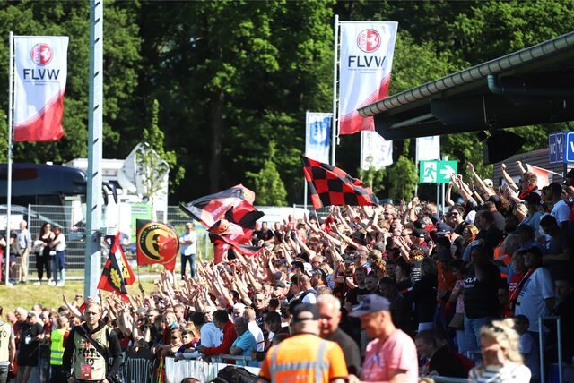 Fußball, Westfalenpokalfinale 2023 in Hamm-Rhynern, FC Gütersloh – Spvgg. Erkenschwick. Kulisse im ausverkauften Westfalia-Sportpark.