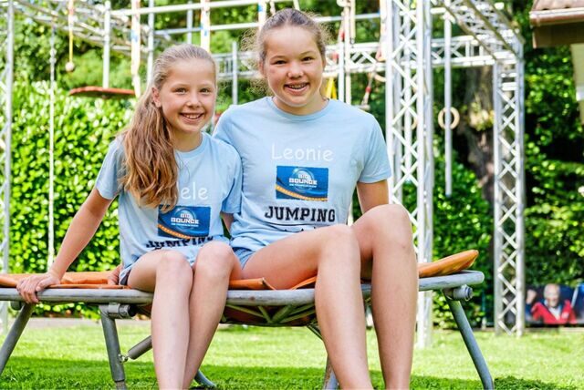 Für die Gladbeckerinnen Nele (11, links) und Leonie (14) war die Teilnahme an der RTL-Show „Big Bounce“ eine tolle Erfahrung, die sie in der nächsten Staffel wiederholen möchten.