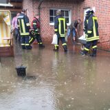 Lippramsdorf war von dem Starkregen am Dienstag (7. Juni) besonders stark betroffen. Feuerwehr und Anwohner taten ihr Möglichstes, um den Wassermassen Herr zu werden.