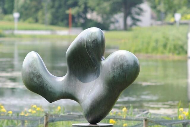 Die Bronzeskulptur „Ruhendes Blatt“ von Hans Arp ist am Standort City-See gestohlen worden.