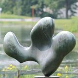 Die Bronzeskulptur „Ruhendes Blatt“ von Hans Arp ist am Standort City-See gestohlen worden.