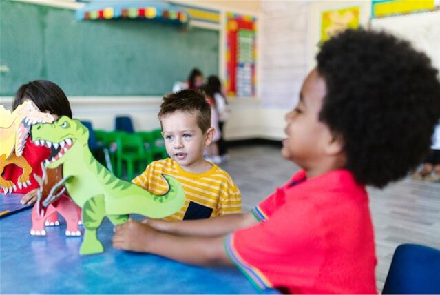 grundschulkinder in einer klasse