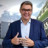 Oberbürgermeister Thomas Westphal hatte als Wirtschaftsförderer Smart Rhino mitangestoßen – so solle das Areal mitsamt der projektierten H-Bahn aussehen (Montage)