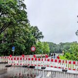 Eine der Dorstener Brücken über die Lippe ist derzeit für Fußgänger sowie für Rad- und Autofahrer gesperrt.