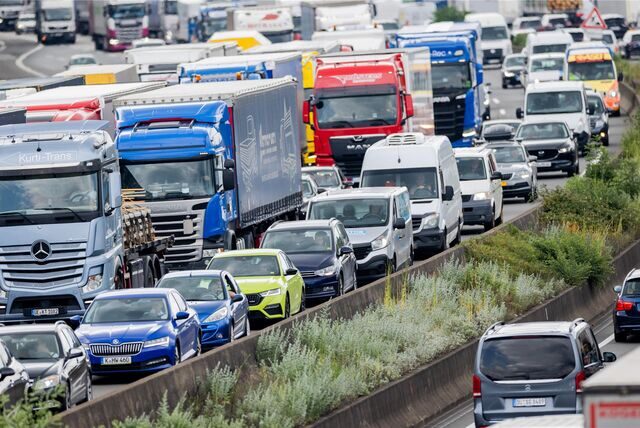 Stau auf der Autobahn in NRW bei Köln