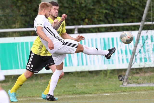 Borussia Ahsen mit Thomas Kilian (vorne) gewinnt mit 3:1 gegen Vinnum. Leon Bettermann sorgte für den zwischenzeitlichen Ausgleich der Westfalia.