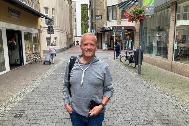 Martin Grotz steht auf der Großen Geldstraße in Recklinghausen.
