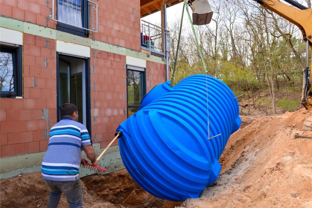 Zisterneneinbau neben Einfamilienhaus Zisterneneinbau neben Einfamilienhaus