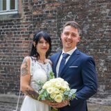Raphaela (geborene Hellmich) und Timo Kirchhoff wollten eigentlich in Florida heiraten. Nun gaben sie sich auf dem Schloss Bladenhorst das Ja-Wort.