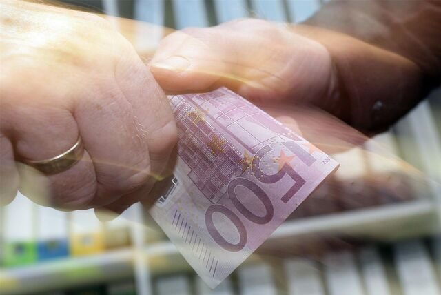 Vor dem Bochumer Landgericht hat ein Bestechungs-Prozess gegen zwei Geschäftsmänner (55 und 62) aus Recklinghausen und Castrop-Rauxel begonnen. Es geht um Bestechung und Bestechlichkeit. (Symbolbild). Foto: Peter Steffen/dpa