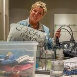 Heike Eberle im ehemaligen Ladenlokal der Glitzerstube, einem karitativen Second-Hand-Laden in der Stadtgalerie Datteln
