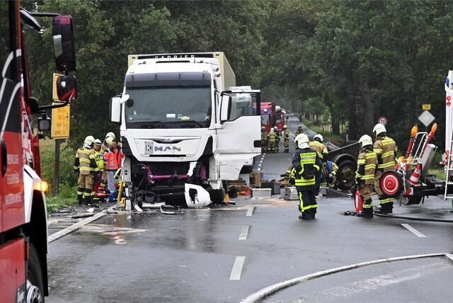Ein Lastwagen, ein Jeep und ein Bus waren an dem Unfall beteiligt..