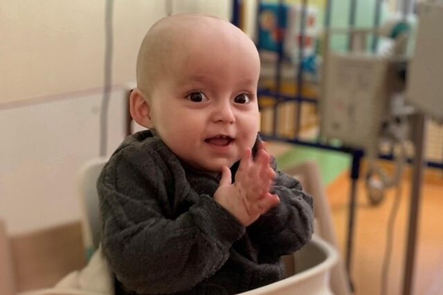 Der einjährige Metehan in der Dortmunder Kinderklinik: Der Junge leidet an Leukämie und braucht dringend einen Stammzellenspender.