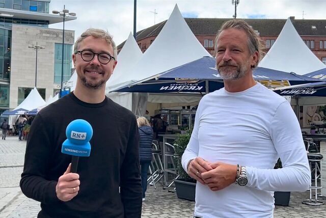 Reporter Thomas Thiel und Organisator Sven Stute bei ihrem Rundgang am Eröffnungstag von „Dortmund à la Carte 2023“