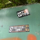 Hass-Aufkleber auf einer öffentlichen Fläche in Castrop-Rauxel