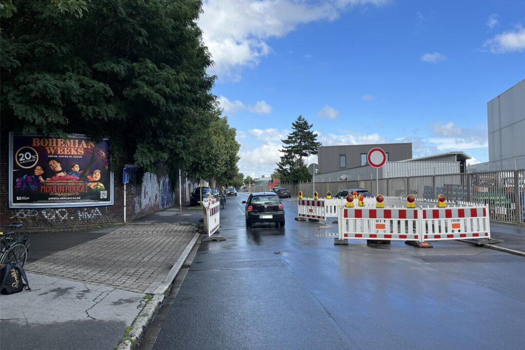 Auto auf der Glückaufstraße Auto auf der Glückaufstraße