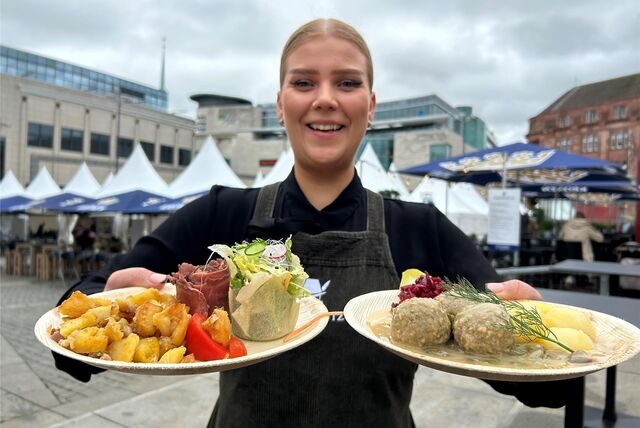 Sagenhafte 66 unterschiedliche Hauptgerichte bieten die elf teilnehmenden Gastronomen bei „Dortmund à la Carte 2023“ auf dem Hansaplatz an.