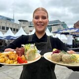 Sagenhafte 66 unterschiedliche Hauptgerichte bieten die elf teilnehmenden Gastronomen bei „Dortmund à la Carte 2023“ auf dem Hansaplatz an.