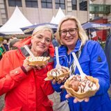 Essen macht glücklich: viele fröhliche Gesichter bei Dortmund à la carte.