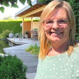Leonore Demmer aus Dorsten-Holsterhausen macht bei einem Wettbewerb des Landes mit, bei dem der schönste Garten NRWs gesucht wird.