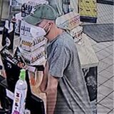 Die Polizei sucht nach Zeugen, die Angaben zu diesem Tatverdächtigen machen können.