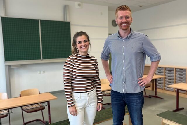 Die Cottenburgschule hat seit dem Schuljahr 2023/24 einen Teilstandort an der Grundschule am Hügel. Schulleiter Jan Hagedorn und seine Vertreterin Isabelle Specht führen uns im August 2023 durch die Räume. Jetzt steht fest, dass die Schule 2025 eigenständig wird.