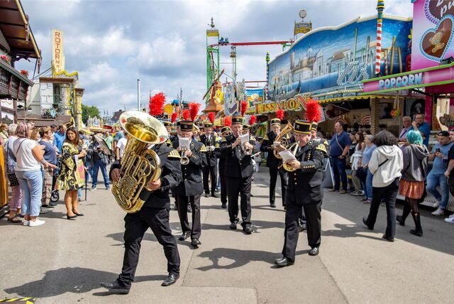 Das Bergmannsorchester zieht 2022 ins Festzelt auf der Cranger Kirmes ein
