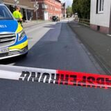 Absperrband vor einer Borkener Straße