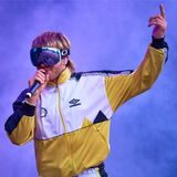 Ski Aggu auf der Bühne des Juicy Beats.