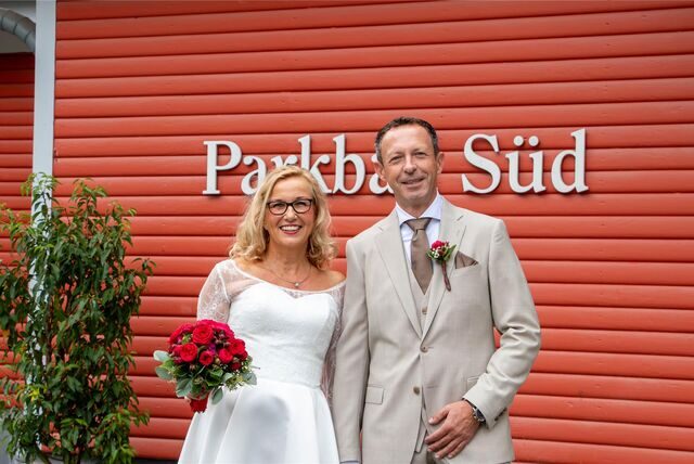 Silke (geborene Himmelmann) und Alfred Gaida haben im Parkbad Süd geheiratet.