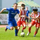 Am Ostermontag 2019 traf der FC Frohlinde, hier mit Elvedin Ceric am Ball, letztmals in einem Punktspiel auf den damaligen Absteiger VfB Günnigfeld – in der Landesliga.