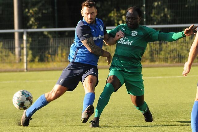 Die DJK Wattenscheid (grüne Hemden) spielte 2021 noch in der Landesliga – auch gegen den FC Frohlinde, hier mit Mario Djordic.