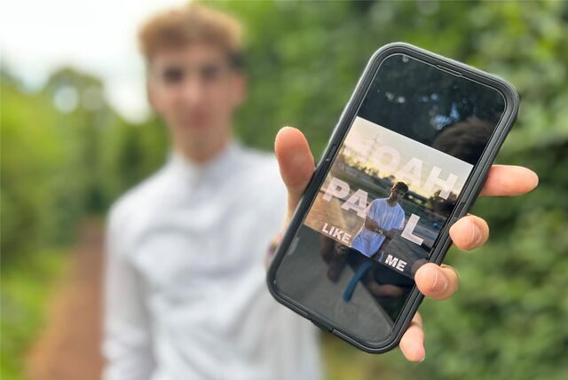 Noah Zander macht seine Ausbildung bei der Sparkasse Vest in Dorsten und macht in seiner Freizeit erfolgreich Musik.