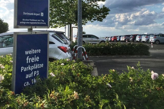 Laut einem bundesweiten Vergleich ist das Parken am Dortmunder Flughafen überdurchschnittlich teuer (Archivbild).