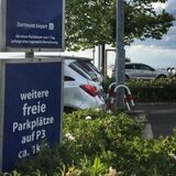 Laut einem bundesweiten Vergleich ist das Parken am Dortmunder Flughafen überdurchschnittlich teuer (Archivbild).