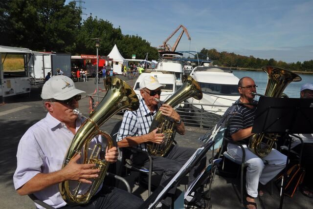 Mitglieder des evangelischen Posaunenchors Horstmar beim Preußenhafenfest 2018.