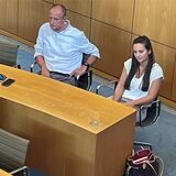 Hannah Johann, Senior Projektmanagerin der Hagedorn Revital, und Carsten Lümkemann, Director Technical Development der Segro, bei einer Bürgerinfo-Versammlung im Ratssaal der Stadt Castrop-Rauxel. Beide stehen für ein Logistik- und Gewerbegebiet, das sich Nachhaltigkeitszielen verschrieben hat.