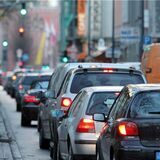 Autos stauen sich auf der Mallinckrodstraße – am 8. August wurde die Straße zum Tatort.