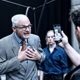 Das WLT beschäftigt sich in seiner neuen Produktion mit der Entwicklung rechtsradikaler Strömungen anhand des Mordes an Walter Lübcke. Neven Nöthig spielt Walter Lübcke, außerdem stehen auf der Bühne Ulrike Volkers, Helge Salnikau und Alexander Ritter.