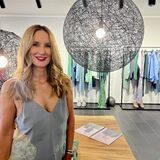 Das Foto entstand, nachdem Alexandra Jander ihre Luxus-Boutique „About Alexa“ im August 2023 eröffnet hatte.