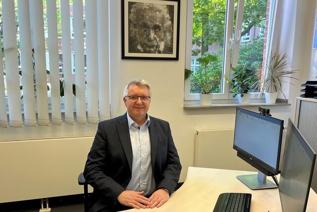 Sascha Maurus in seinem Büro.