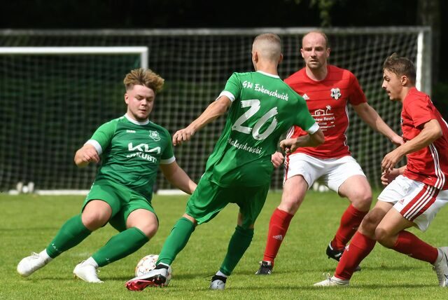 Zum Saisonauftakt in der Kreisliga B3 setzte sich DJK SV GW Erkenschwick in doppelter Überzahl gegen Tus Henrichenburg mit 2:0 durch.