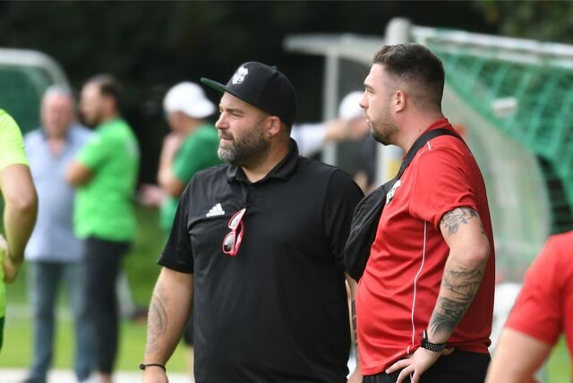 Zum Saisonauftakt in der Kreisliga B3 unterlag der Tus Henrichenburg der DJK GW Erkenschwick mit 0:2 und verlor zwei Spieler durch Platzverweise.