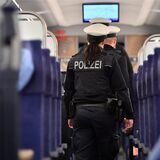 Bundespolizisten waren in dem ICE unterwegs und konnten den 24-Jährigen stellen.