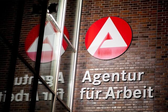 Mit gefälschten Arbeitsverträgen tricksten Betrüger aus Dortmund und Oer-Erkenschwick Sozialkassen und Versicherer aus. Jetzt wurde das Duo verurteil (Symbolbild)