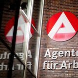 Mit gefälschten Arbeitsverträgen tricksten Betrüger aus Dortmund und Oer-Erkenschwick Sozialkassen und Versicherer aus. Jetzt wurde das Duo verurteil (Symbolbild)