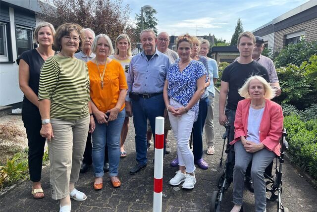 Anwohner des Brucknerwegs, Brahmswegs und der Wagnerstraße sind sauer, dass die Stadt zwei Sperrpfosten aufgestellt hat. Damit wird die Zufahrt zum Be- und Entladen unmöglich.