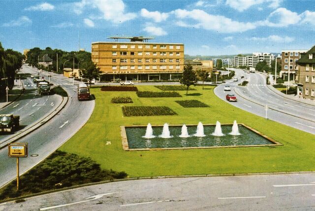Der Engelsburgplatz in Castrop ist ein Verkehrsknotenpunkt. Er sieht inzwischen ganz anders aus als auf diesem historischen Bild aus den 70er-Jahren. Aber so wird er auch in der Zukunft wohl nicht wieder aussehen.