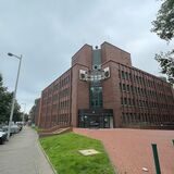 Das Vordach an dem Gebäude wurde bereits abgebaut.