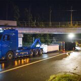 Ein Abschleppwagen an einer Unfallstelle